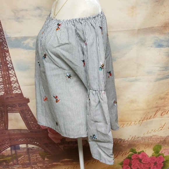 ⭐️ Gypsies  & Moondust off shoulder top - Picture 6 of 8